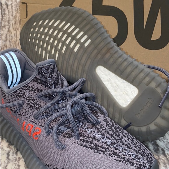 Yeezy Boost 350 v2 - Picture 3 of 7